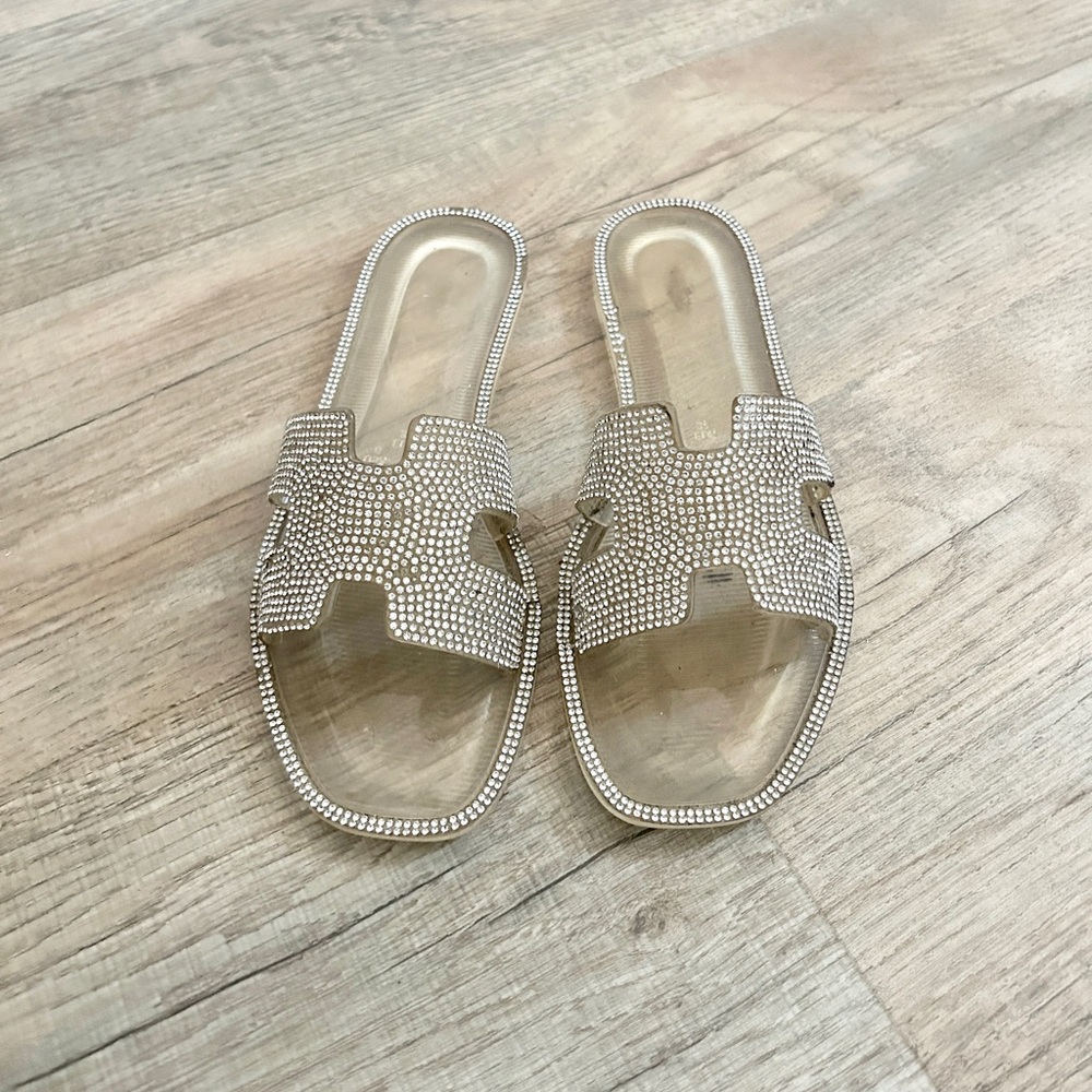 Steven Madden Rhinestone H clear Jelly Sandal Size 6.5.